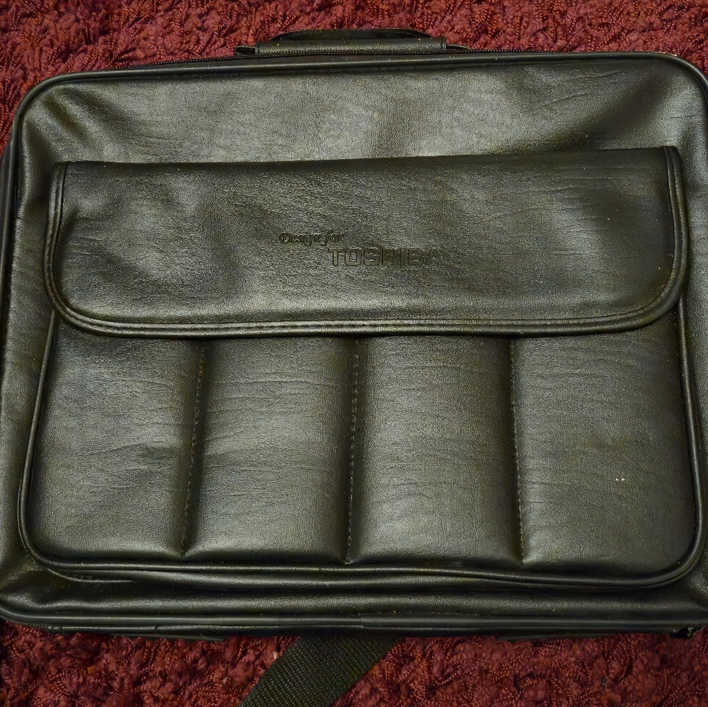 Toshiba Sleek Black Laptop Bag
